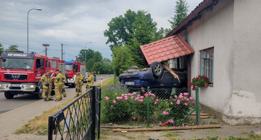 Policjanci wyjaśniają okoliczności tego zdarzenia (Fot. KKP Lidzbark Warmiński)