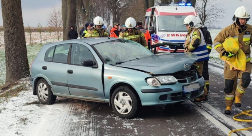 Warunki na drodze są coraz trudniejsze, warto zachować szczególną ostrożność podczas jazdy (Fot. KPP Lidzbark Warmiński)